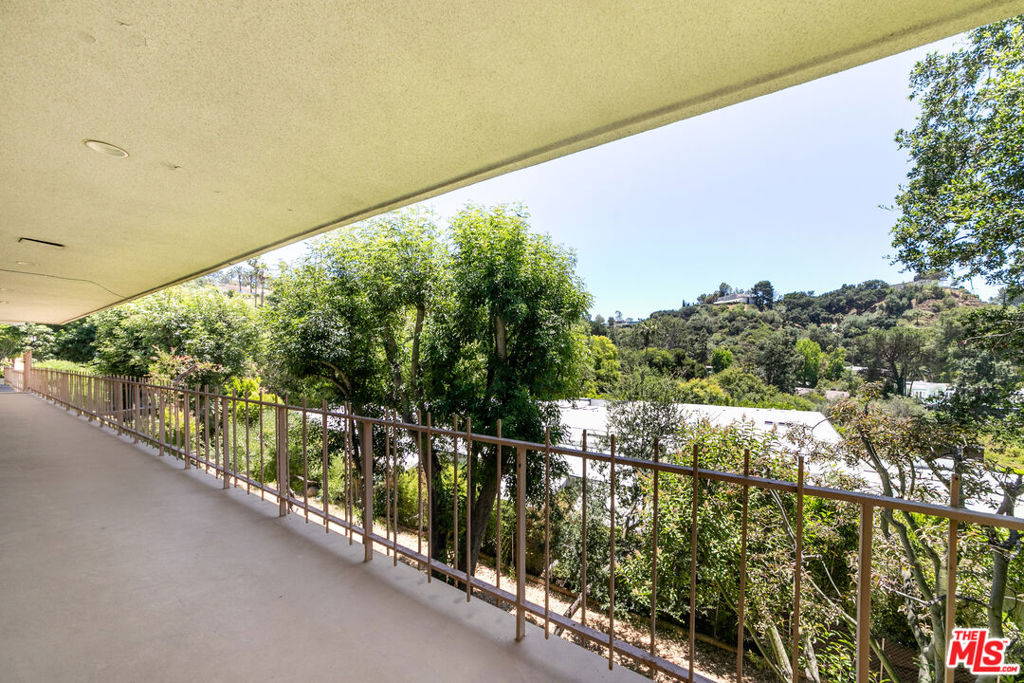 8900 Alto Cedro Drive