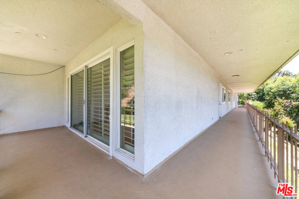 8900 Alto Cedro Drive