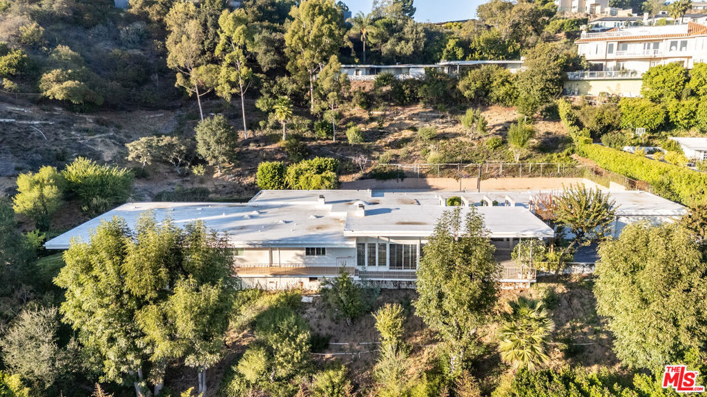 8900 Alto Cedro Drive