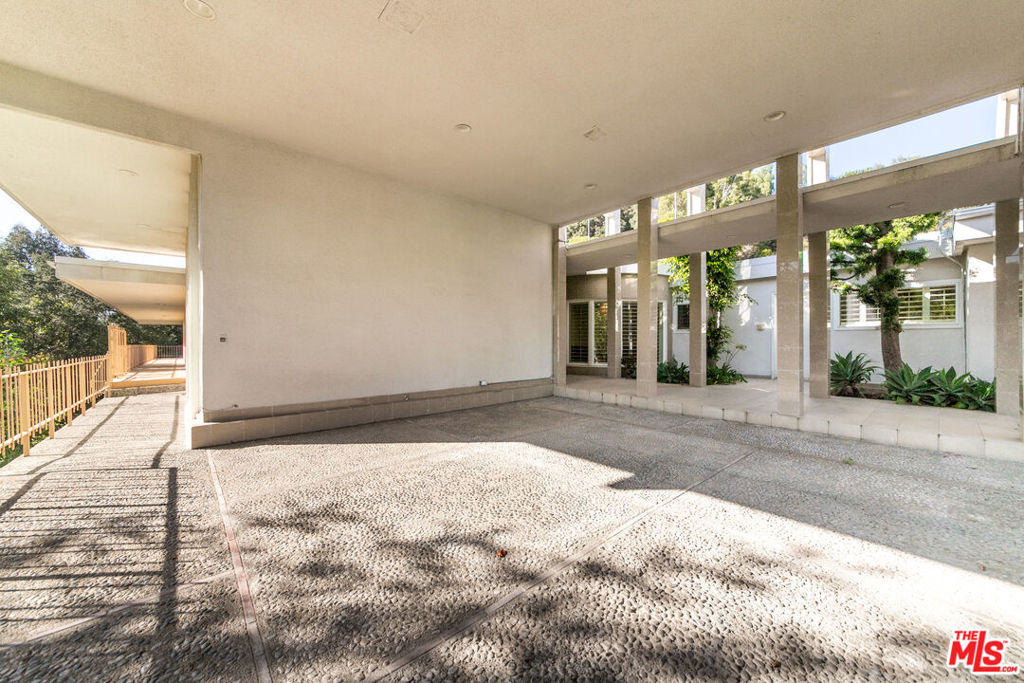 8900 Alto Cedro Drive