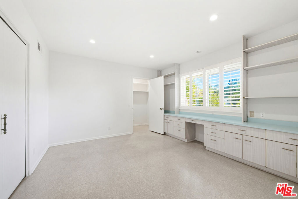 8900 Alto Cedro Drive