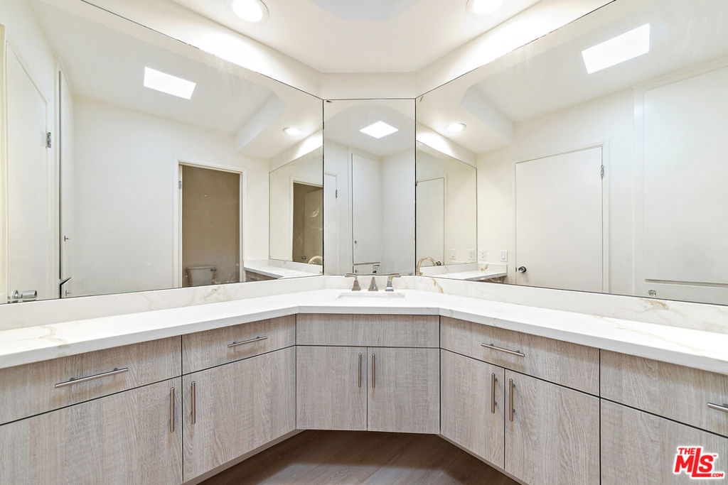 8900 Alto Cedro Drive