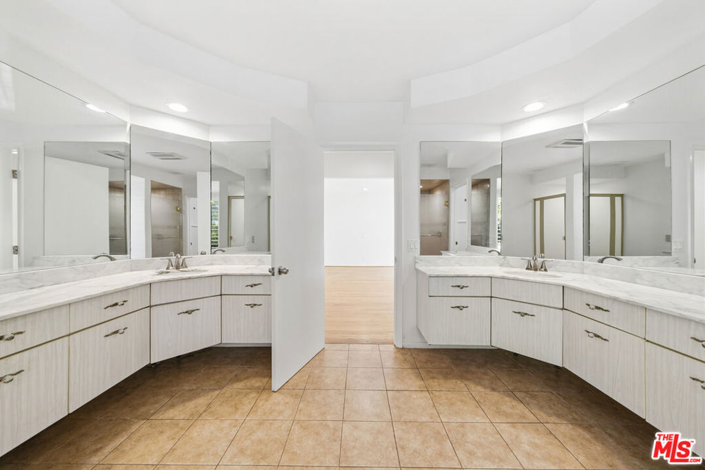 8900 Alto Cedro Drive