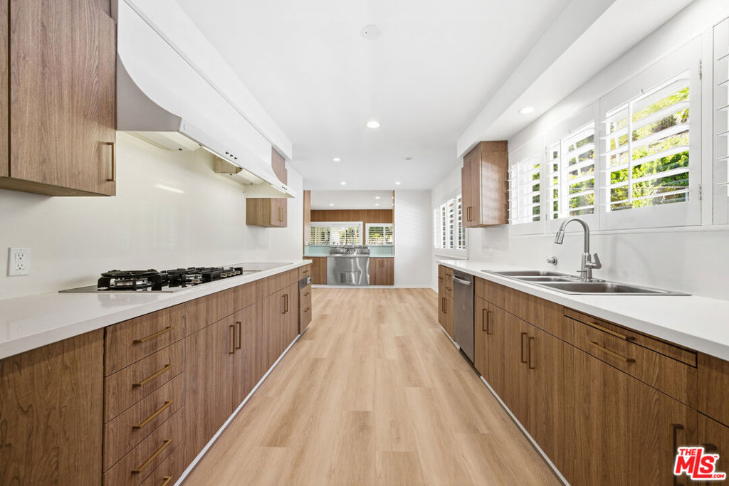 8900 Alto Cedro Drive