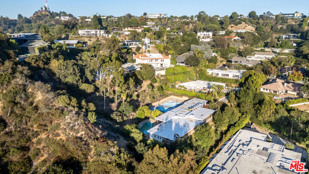 8900 Alto Cedro Drive