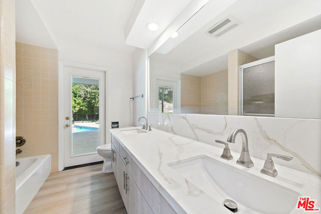 8900 Alto Cedro Drive