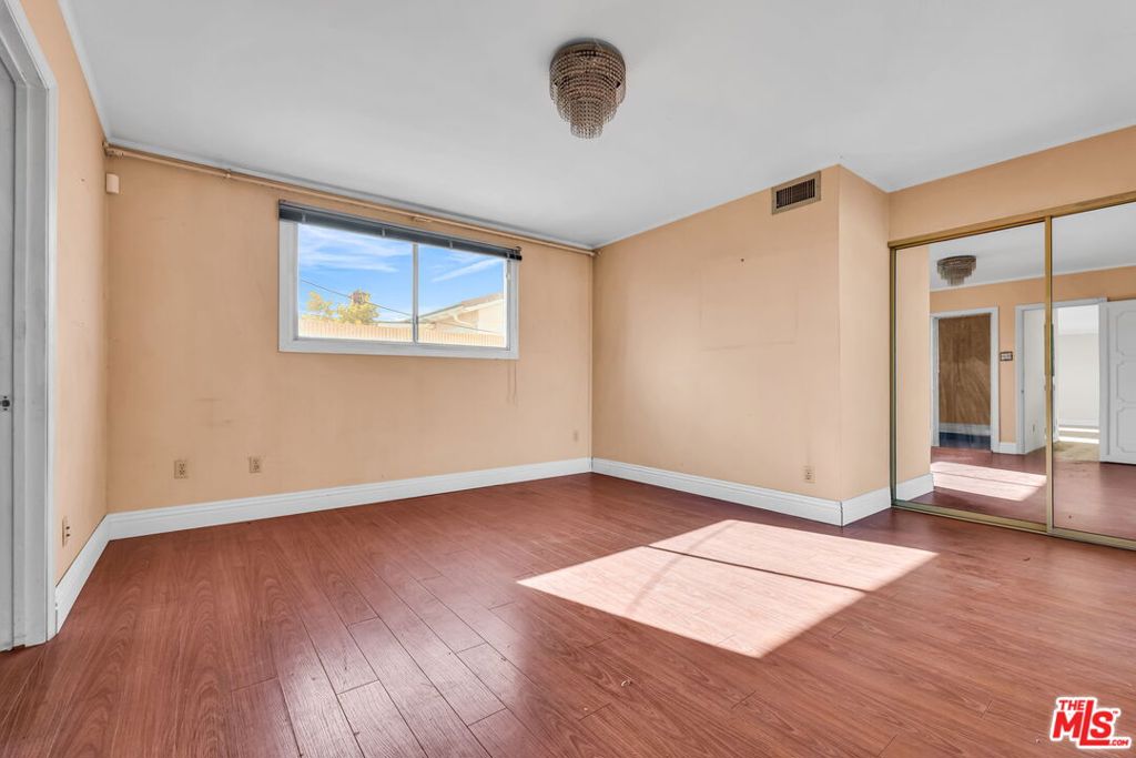 1514 S California Avenue