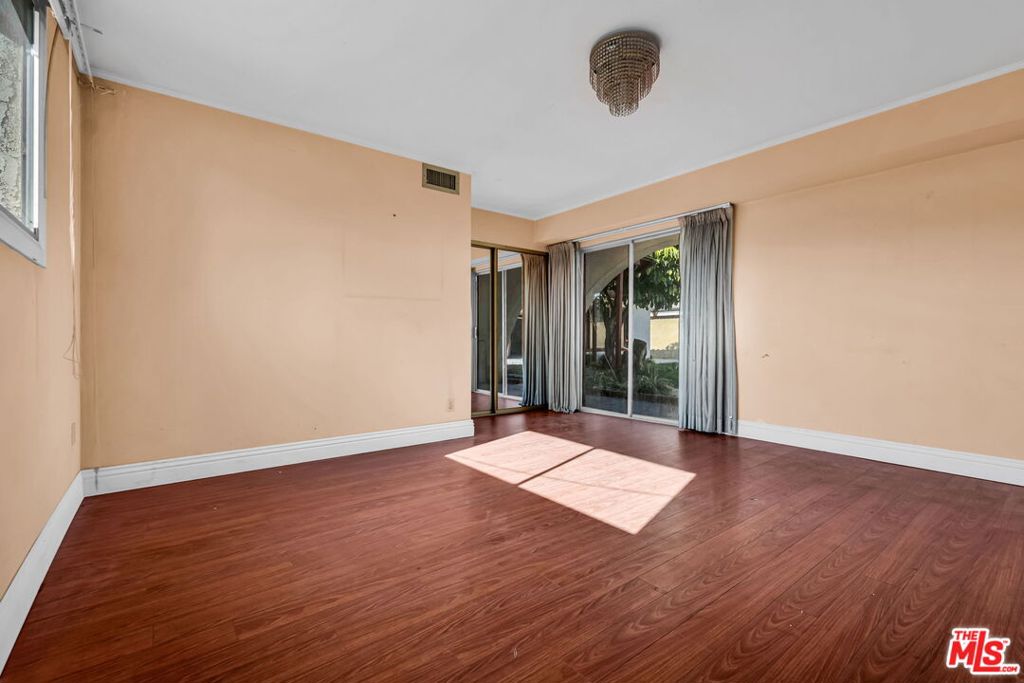 1514 S California Avenue