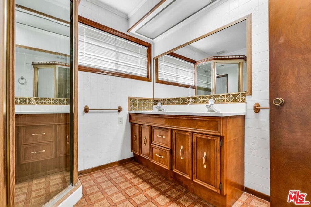 1514 S California Avenue