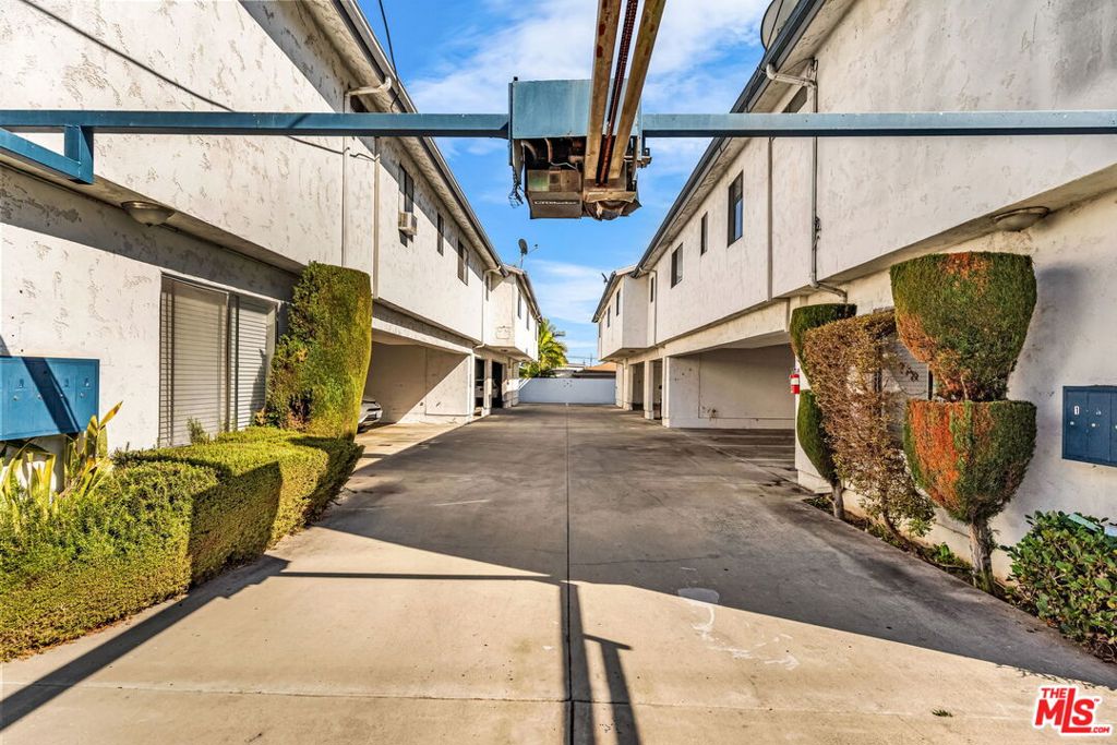 13308 Roselle Avenue