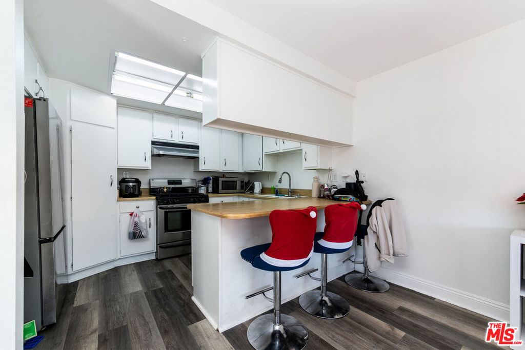 15214 S Raymond Avenue 111