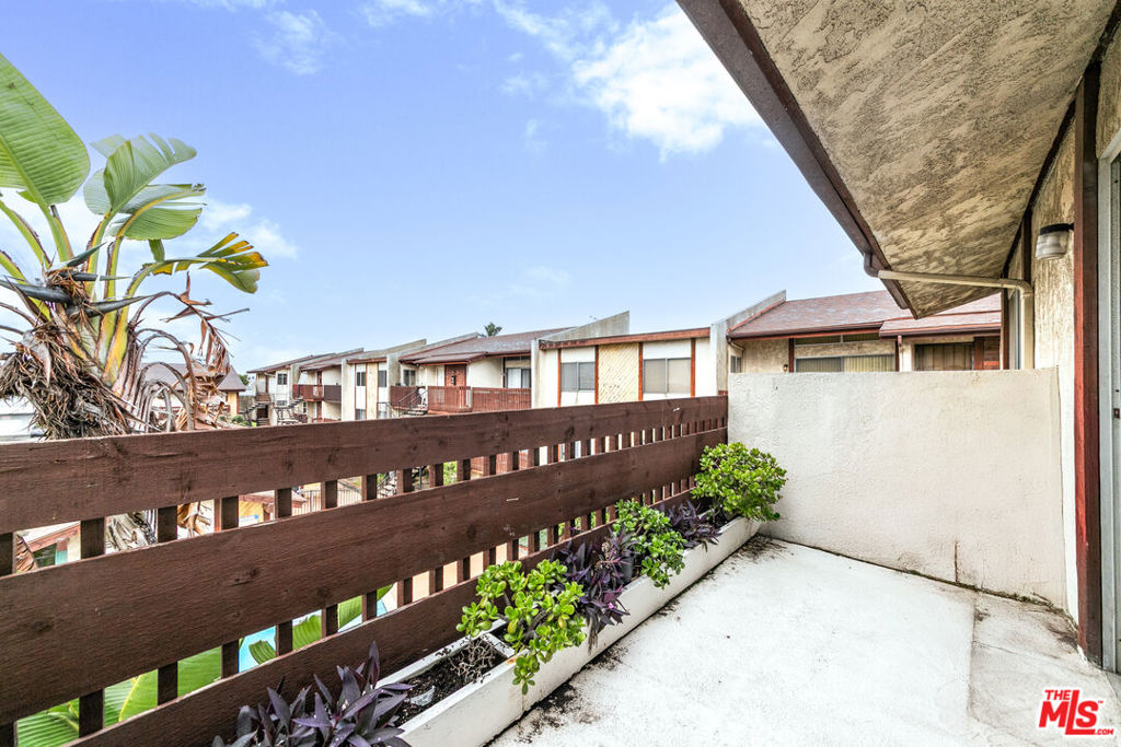 15214 S Raymond Avenue 118