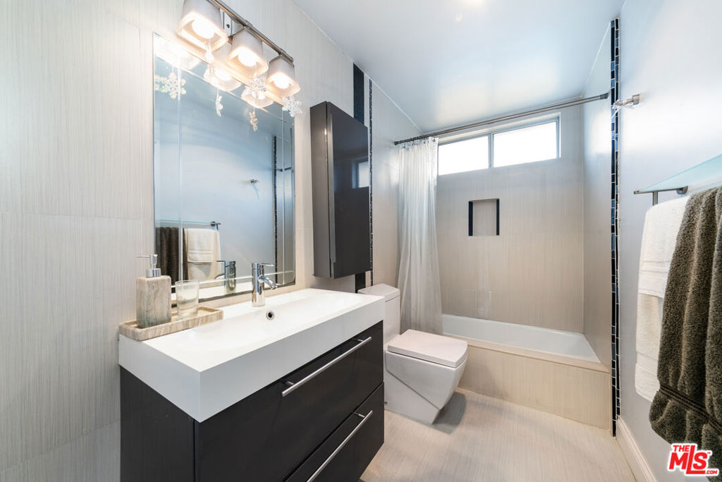 15214 S Raymond Avenue 118