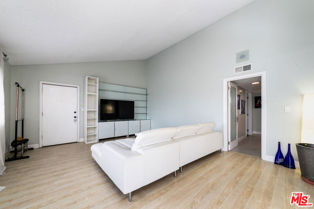 15214 S Raymond Avenue 118