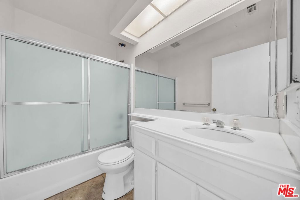 820 W Compton Boulevard 17