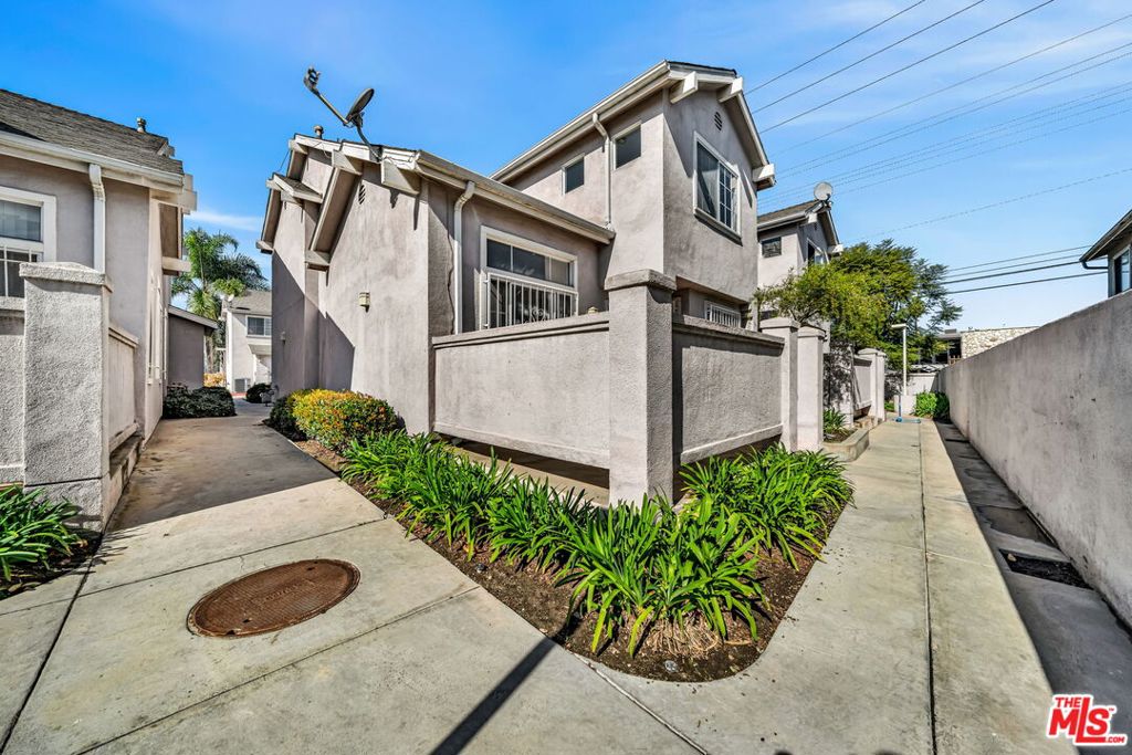 820 W Compton Boulevard 17