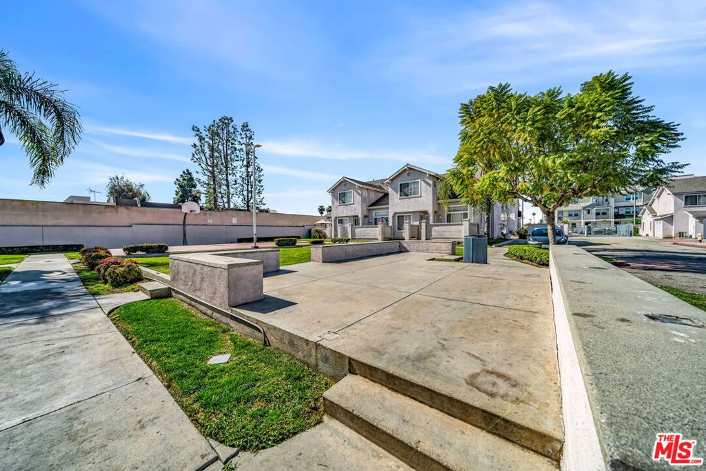 820 W Compton Boulevard 17