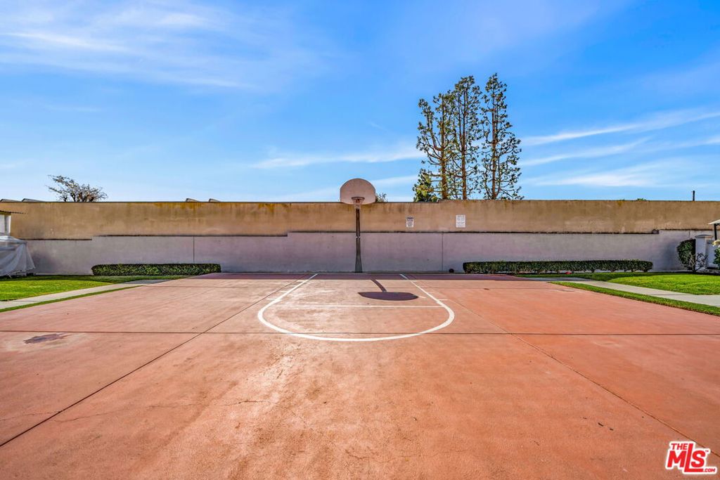 820 W Compton Boulevard 17