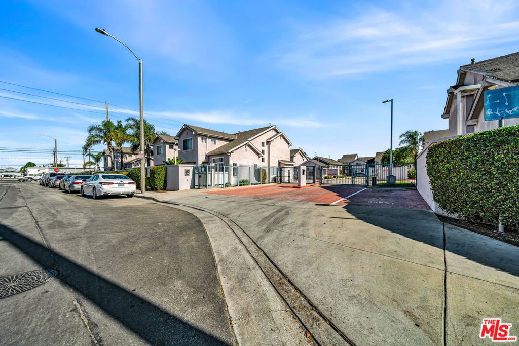 820 W Compton Boulevard 17