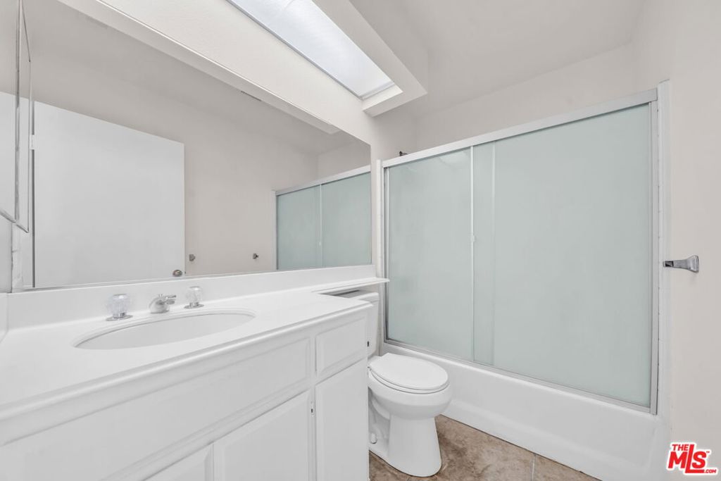 820 W Compton Boulevard 17