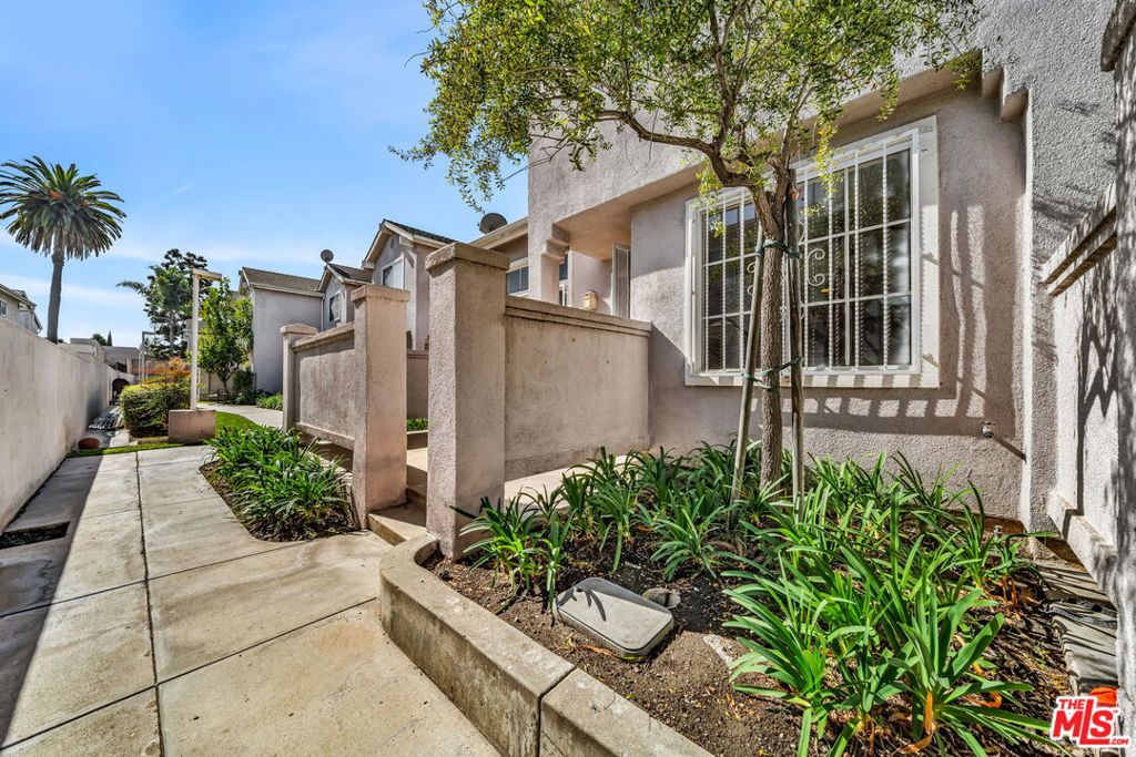 820 W Compton Boulevard 17