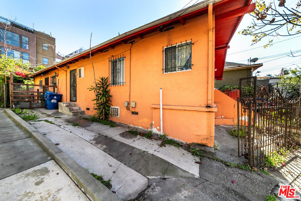 1632 Echo Park Avenue