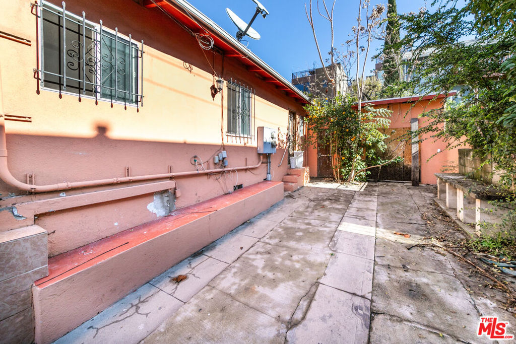 1632 Echo Park Avenue