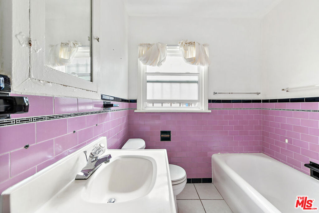 1738 Redcliff Street