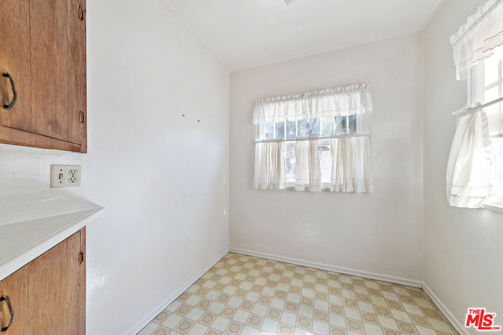 1738 Redcliff Street