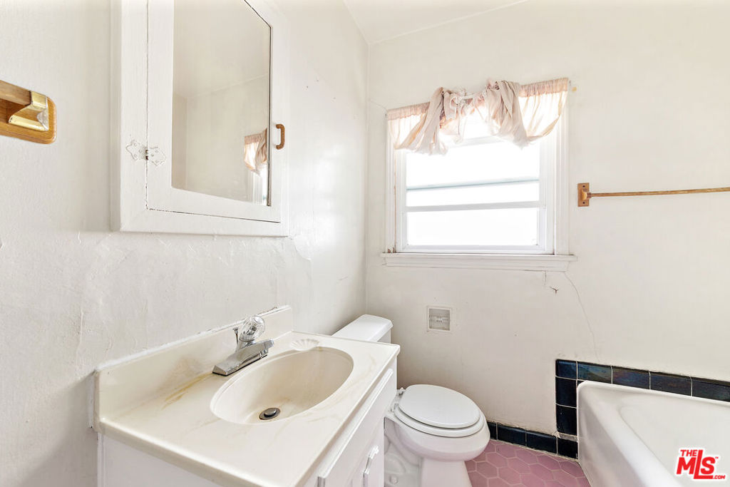 1738 Redcliff Street