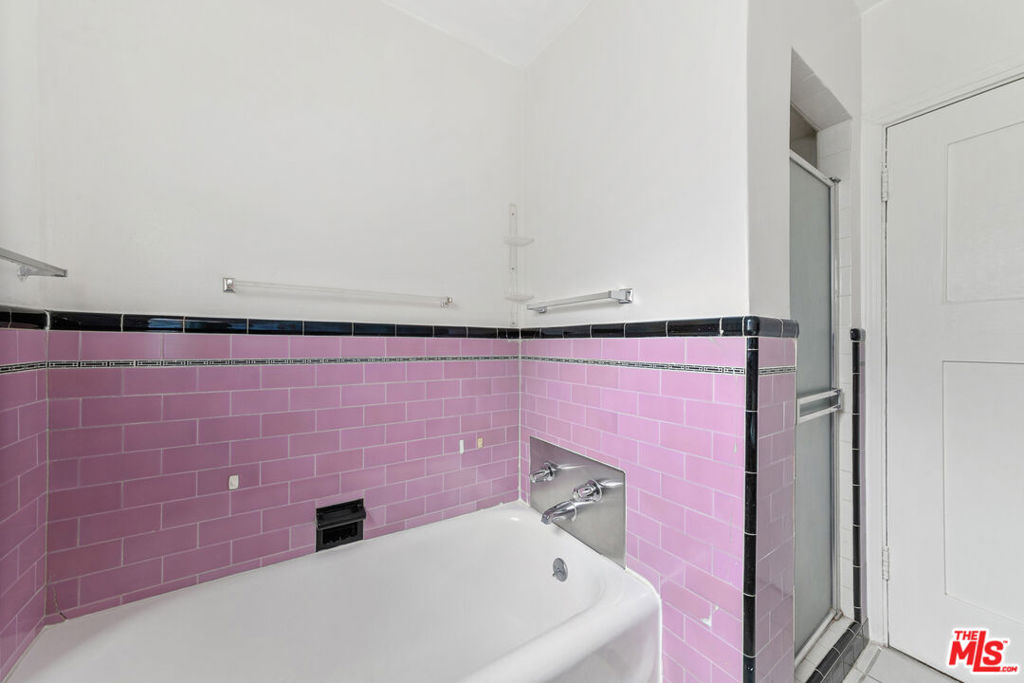 1738 Redcliff Street