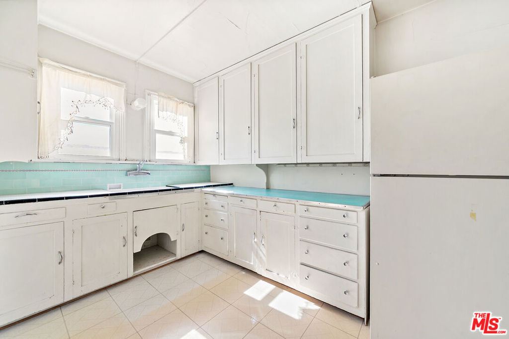 1738 Redcliff Street