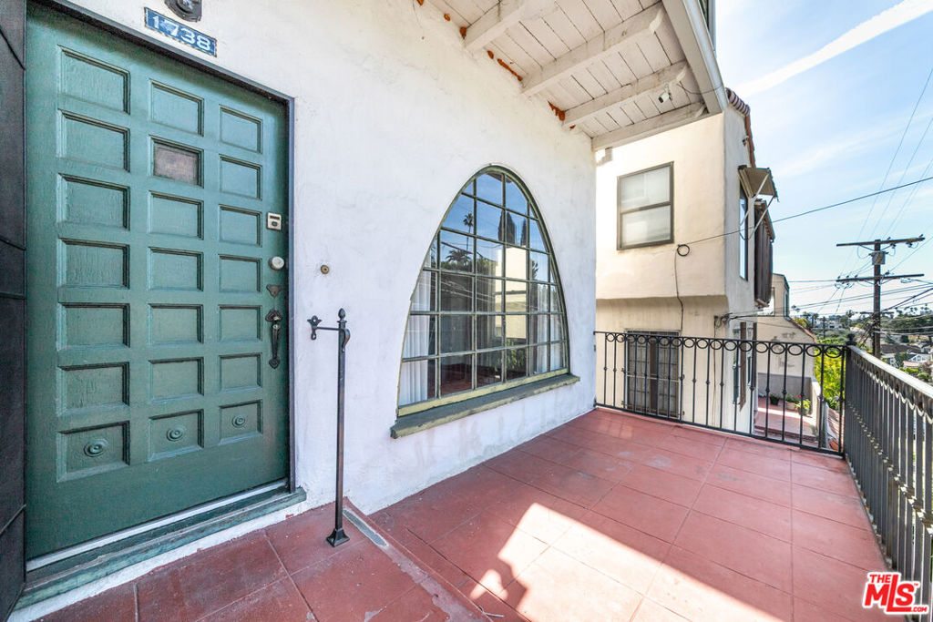 1738 Redcliff Street