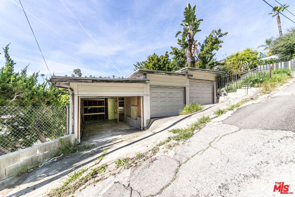 1738 Redcliff Street