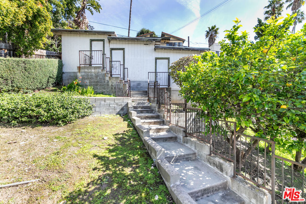 1738 Redcliff Street