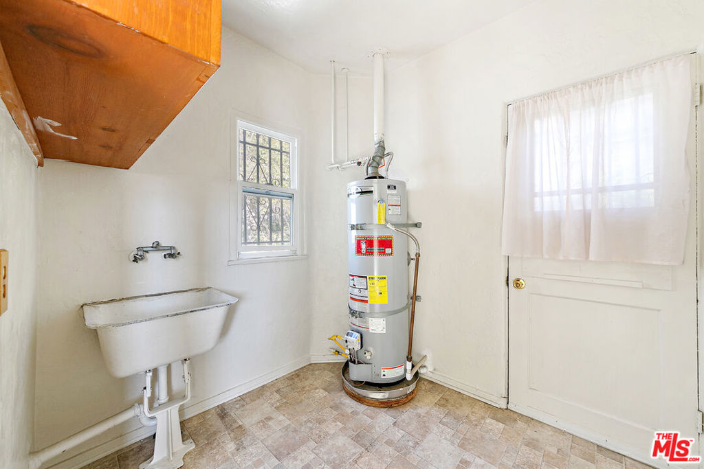 1738 Redcliff Street