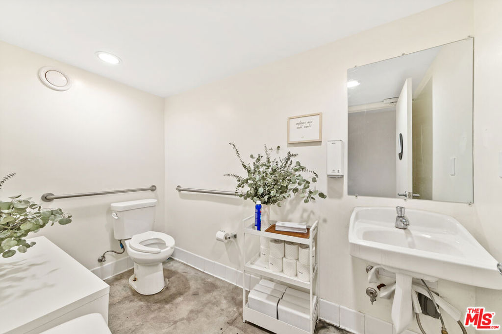 4673 Hollywood Boulevard