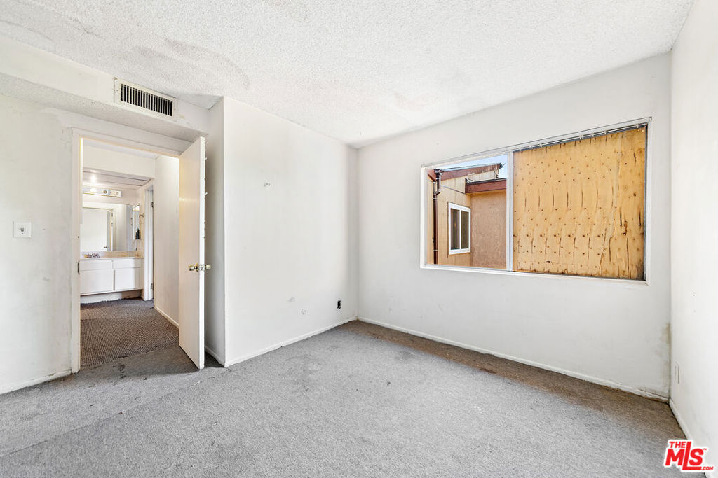 7320 Lennox Avenue L3