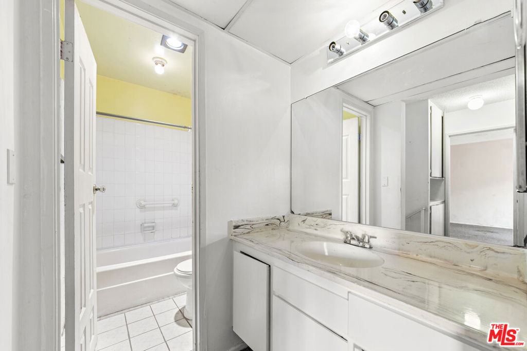 7320 Lennox Avenue L3