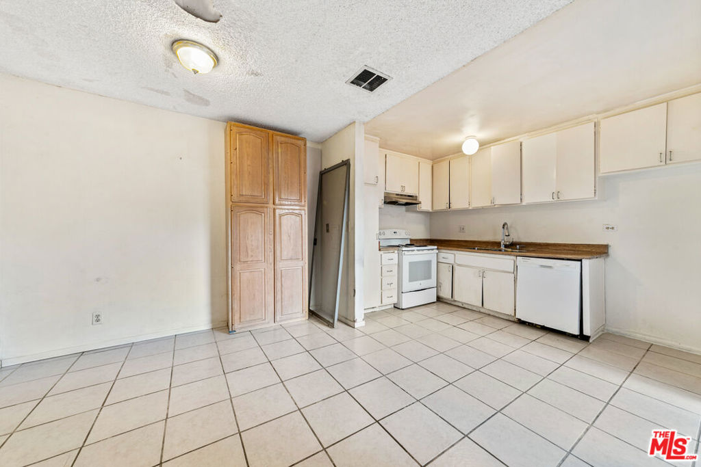 7320 Lennox Avenue L3