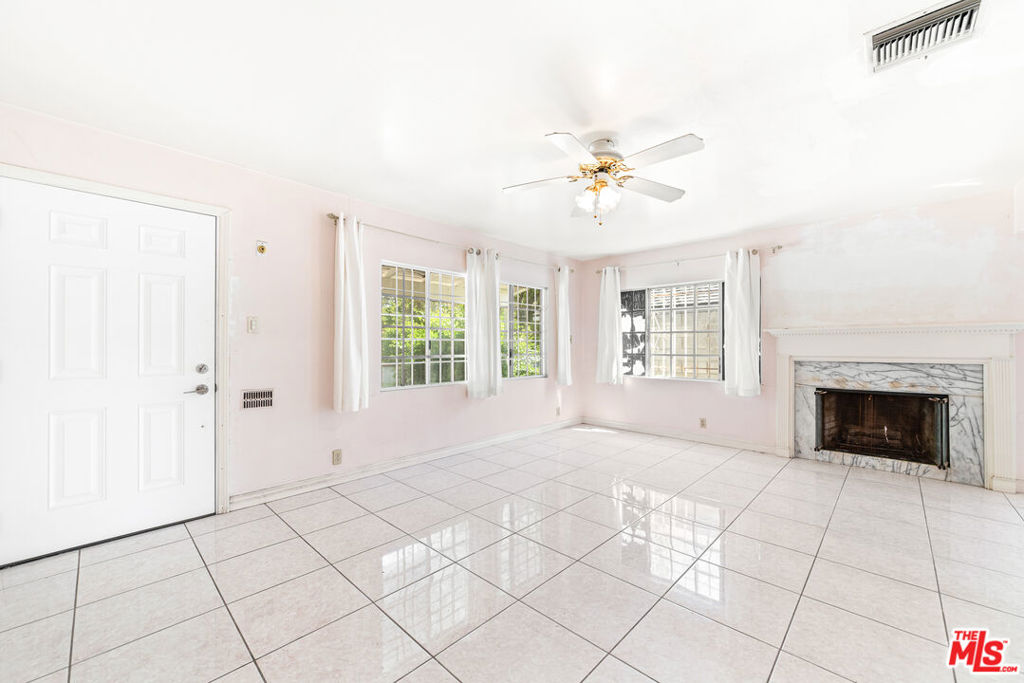 711 N Priscilla Lane