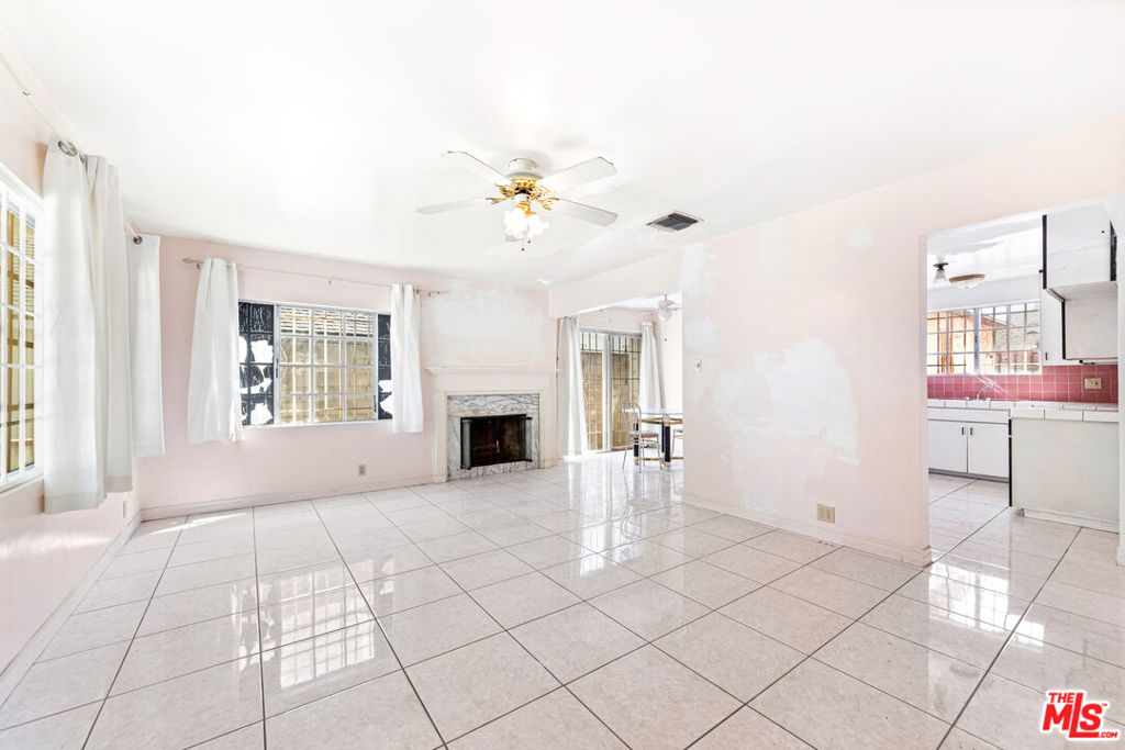 711 N Priscilla Lane