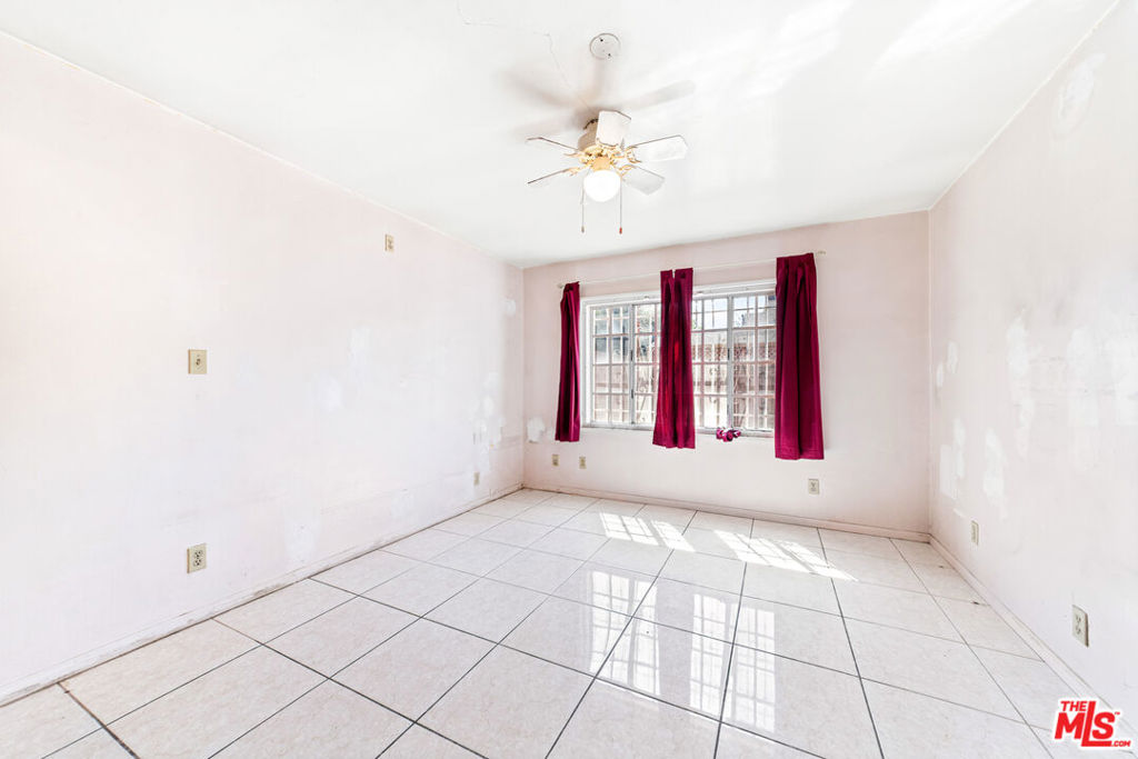 711 N Priscilla Lane