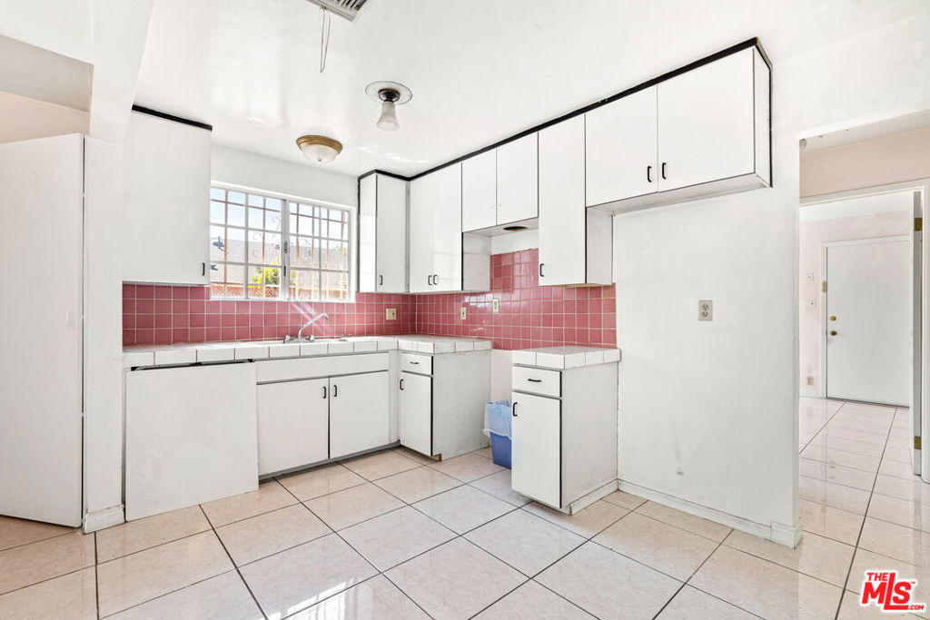 711 N Priscilla Lane