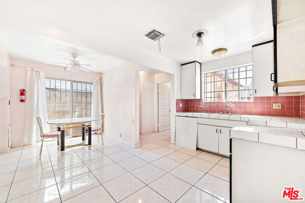 711 N Priscilla Lane