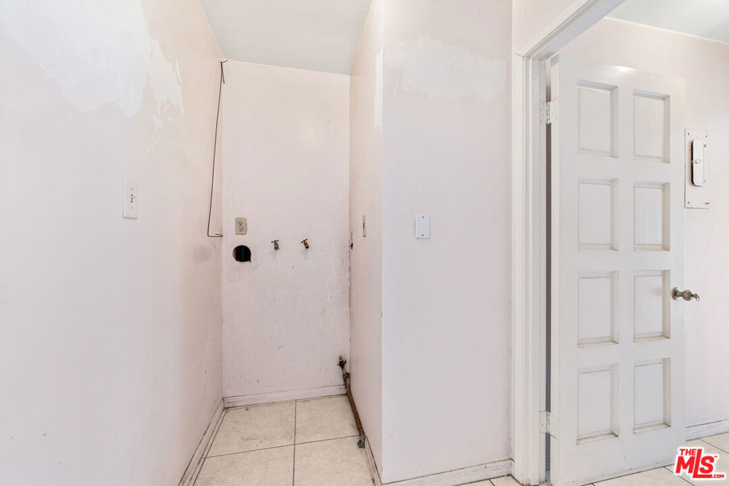 711 N Priscilla Lane