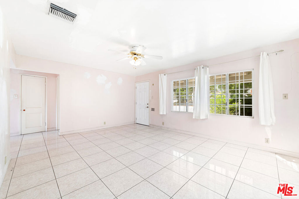 711 N Priscilla Lane