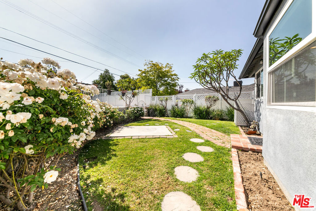 3142 N Naomi Street