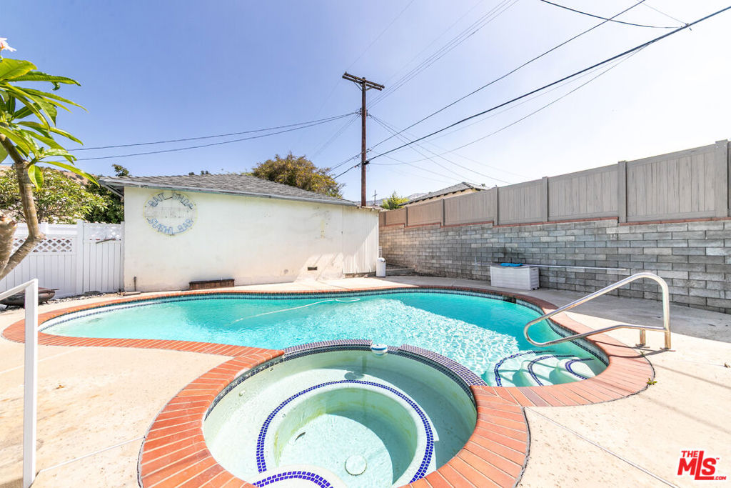 3142 N Naomi Street
