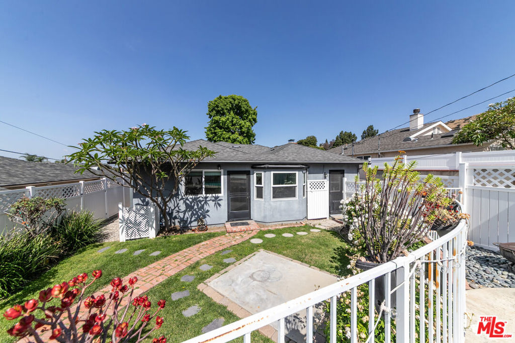 3142 N Naomi Street